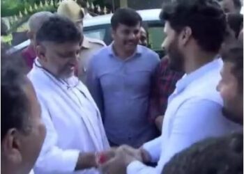 Nikhil Kumaraswamy meet d k shivakumar mandya