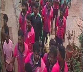 bjp-municipal-councilor-beat-the-young-man-at-tumakuru saaksha tv