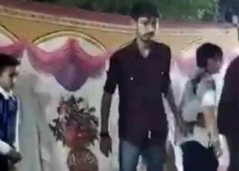 heart attack: ಗರ್ಬಾ ನೃತ್ಯ ಮಾಡುವಾಗಲೇ  ಕುಸಿದುಬಿದ್ದ ವ್ಯಕ್ತಿ – ಹೃದಯಾಘಾತದಿಂದ ನಿಧನ…