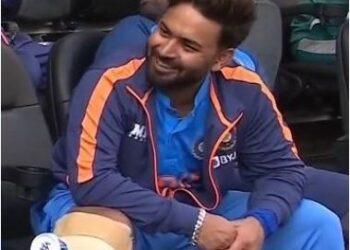 rishabh-pant-spotted-heavy-strapping