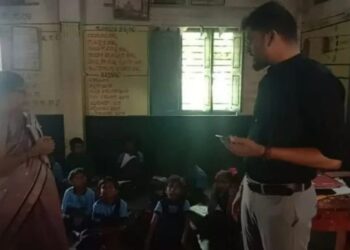 ac shocked to see the situation at school -ಪಾಠ ಕಲಿಸದ ಶಿಕ್ಷಕಿ ವಿರುದ್ದ ಎಸಿ ಗರಂ