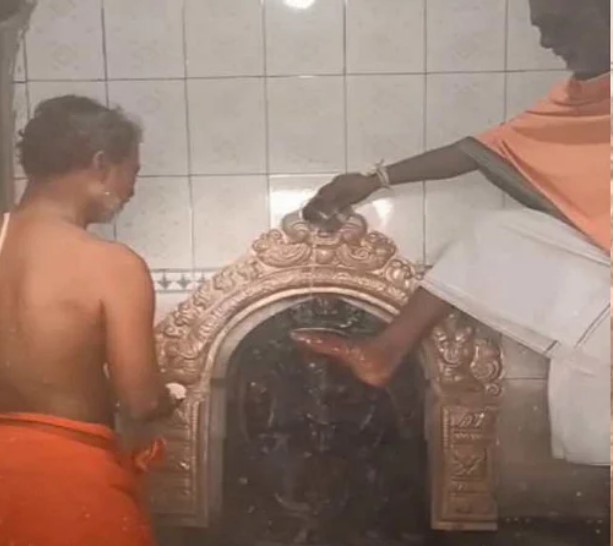 Strange Archak-ವಿಚಿತ್ರ ರೀತಿಯ ಪೂಜಾವಿಧಾನದಿಂದ ಕೆಂಗಣ್ಣಿಗೆ ಗುರಿಯಾದ ಅರ್ಚಕ..?
