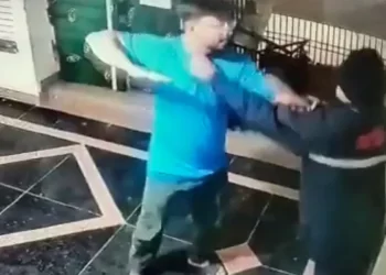 altercation between resident and a security guard-ನಿವಾಸಿ ಮತ್ತು ಸೆಕ್ಯುರಿಟಿ ಗಾರ್ಡ್ ನಡುವೆ ಪರಸ್ಪರ ಗುದ್ದಾಟ