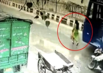 accident-ರಸ್ತೆ ದಾಟುತ್ತಿದ್ದ ಮಹಿಳೆಗೆ ಬಸ್ ಡಿಕ್ಕಿ