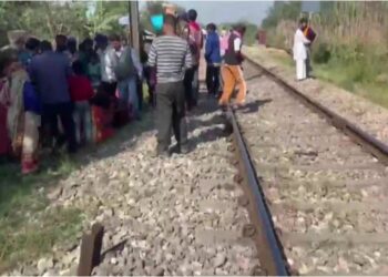 accident ರೈಲು ಹಳಿ ಮೇಲೆ.. ಆಟವಾಡಿತ್ತ  ಪ್ರಾಣ ಕಳೆದುಕೊಂಡ ಮೂವರು ಮಕ್ಕಳು.. 