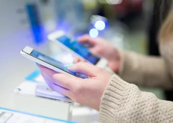 Tips -ಮಕ್ಕಳು ಹೆಚ್ಚು ಹೊತ್ತು ಪೋನ್‌  ನೋಡುತ್ತಿದ್ದಾರೆಯೇ.. ಈ ಅಭ್ಯಾಸವನ್ನು ಬಿಡಲು ಸರಳ ಸಲಹೆಗಳನ್ನು ಅನುಸರಿಸಿ..