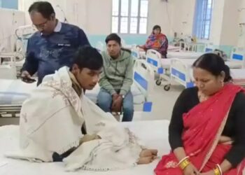 1 boy among 500 Girls