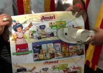 ನಂದಿನಿ ಬೇಕು ಅಮುಲ್ ಬೇಡ – ಕನ್ನಡ ಪರ ಸಂಘಟನೆಗಳಿಂದ ಪ್ರತಿಭಟನೆ