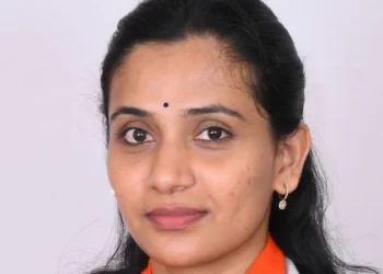 ಮತದಾರರಿಗೆ ಗಿಫ್ಟ್ ವಿತರಿಸುತ್ತಿದ್ದ ಆರೋಪ, ಕಾಂಗ್ರೆಸ್ ಅಭ್ಯರ್ಥಿ ಕುಸುಮಾ, ಡಿ.ಕೆ. ಸುರೇಶ್ ವಿರುದ್ಧ ಎಫ್ ಐಆರ್