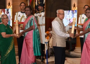 ಸುಧಾಮೂರ್ತಿ, ಬೈರಪ್ಪಗೆ ಪದ್ಮ ಭೂಷಣ ಪ್ರಶಸ್ತಿ ಪ್ರದಾನ