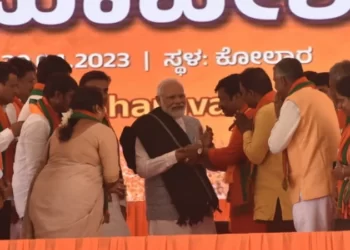 Karnataka Assembly Election: ಕಾಲಿಗೆ ಬೀಳಲು ಬಂದವರಿಗೆ ಬುದ್ಧಿ ಹೇಳಿದ ಪ್ರಧಾನಿ