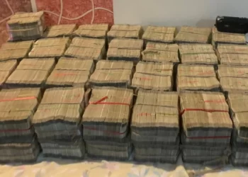 ಕಾಂಗ್ರೆಸ್ ಮುಖಂಡನ ಮನೆ ಮೇಲೆ ದಾಳಿ; ಕೋಟಿ ಕೋಟಿ ಹಣ ಜಪ್ತಿ