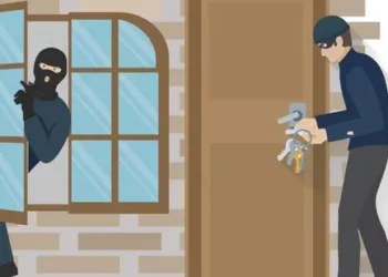 Crime News: ಮನೆಗೆ ನುಗ್ಗಿ 12 ಲಕ್ಷ ದೋಚಿದ ಖದೀಮರು!