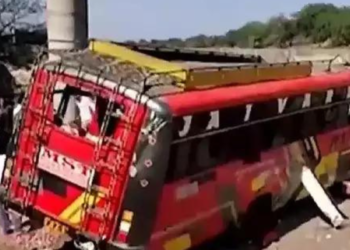 ಸೇತುವೆ ಮೇಲಿಂದ ಬಿದ್ದ ಬಸ್