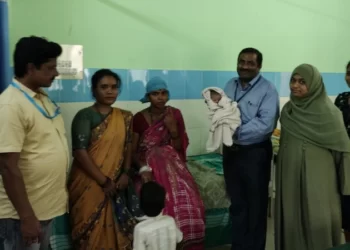 ಮತದಾನ ಕೇಂದ್ರದಲ್ಲಿಯೇ ಮಗುವಿಗೆ ಜನ್ಮ ನೀಡಿದ ತಾಯಿ!
