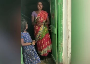 ಬಿಲ್ ಕಟ್ಟಿಸಿಕೊಳ್ಳಲು ಬಂದವನಿಗೆ ಮಹಿಳೆಯಿಂದ ಕ್ಲಾಸ್!