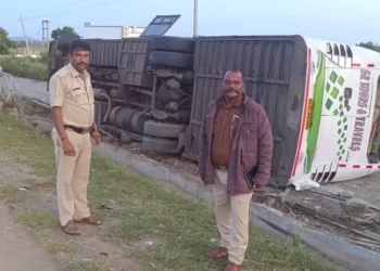 ಪಲ್ಟಿಯಾದ ಖಾಸಗಿ ಬಸ್; ಇಬ್ಬರು ಬಲಿ