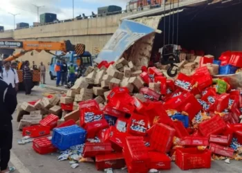 ಬೆಂಗಳೂರಿನಲ್ಲಿ ಪಲ್ಟಿಯಾದ ಐಸ್ ಕಂಟೇನರ್