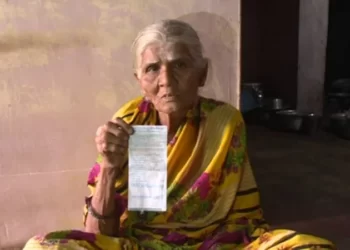 ರಾತ್ರಿ ಹೊತ್ತು ಎರಡು ಬಲ್ಬ್ ಉರಿಸುತ್ತಿದ್ದ ವೃದ್ಧೆಗೆ