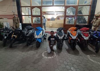 ಮನೆಯ ಮುಂದೆ ಬೈಕ್ ನಿಲ್ಲಿಸುವಾಗ ಹುಷಾರ್!