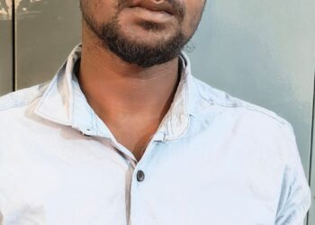 ನಡು ರಸ್ತೆಯಲ್ಲಿಯೇ ಪತ್ನಿಗೆ ಚಾಕು ಇರಿದ ಪತಿ