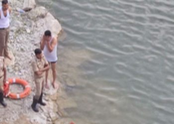 ಸ್ನೇಹಿತರಿಗೆ ಕರೆ ಮಾಡಿ ಆತ್ಮಹತ್ಯೆ ಮಾಡಿಕೊಂಡ ವಿದ್ಯಾರ್ಥಿನಿ