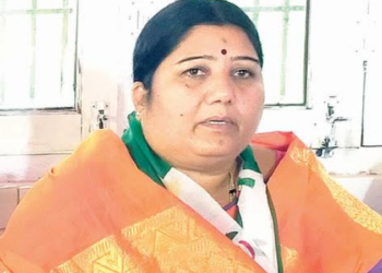 ದೇವದುರ್ಗ ಶಾಸಕಿ ಮೇಲೆ ಚಪ್ಪಲಿ ಎಸೆದು, ಕೊಲೆ ಬೆದರಿಕೆ; 8 ಜನರ ವಿರುದ್ಧ ದೂರು