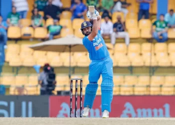 ಪಾಕ್ ವಿರುದ್ಧ ಅರ್ಧ ಶತಕ ಸಿಡಿಸುವುದರ ಮೂಲಕ ಎರಡು ದಾಖಲೆ