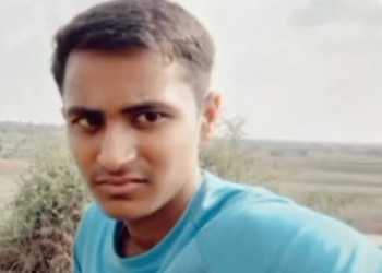 ಧ್ವಜ ಸ್ತಂಭ ನಿಲ್ಲಿಸುವ ವೇಳೆ ವಿದ್ಯುತ್ ಪ್ರವಹಿಸಿ ಯುವಕ ಸಾವು