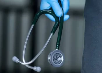 ಕರ್ತವ್ಯದಲ್ಲಿದ್ದ ವೇಳೆ ಏಕಾಏಕಿ ಕುಸಿದು ಬಿದ್ದು ವೈದ್ಯ ಸಾವು