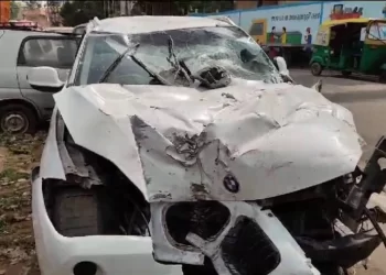 ಸ್ನೇಹಿನಿಗಾಗಿ ಕಾಯುತ್ತಿದ್ದವನಿಗೆ ಗುದ್ದಿದ ಐಷಾರಾಮಿ ಕಾರು