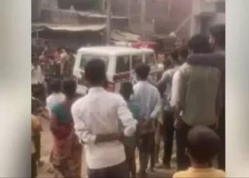 ಟ್ರಕ್ ಗೆ ಸಚಿವರ ಬೆಂಗಾವಲು ಕಾರು