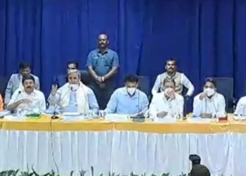 ಶೌಚಾಲಯ ಸ್ವಚ್ಛಗೊಳಿಸಿದ ಪ್ರಕರಣ; ಆರೋಪಿಗಳ ಪತ್ತೆಗೆ ಮುಂದಾಗುವಂತೆ ಸೂಚನೆ