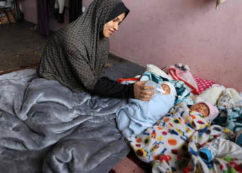 ಯುದ್ಧಪೀಡಿತ ಗಾಜಾದಿಂದ 5 ಕಿ.ಮೀ ನಡೆದು ನಾಲ್ಕು ಮಕ್ಕಳಿಗೆ ಜನ್ಮ ನೀಡಿದ ತಾಯಿ!