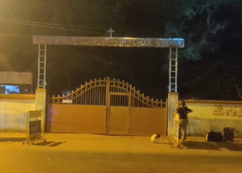 ಫೀಸ್ ಪಾವತಿಸದ ವಿದ್ಯಾರ್ಥಿಗಳನ್ನು ಶೂ ಬಿಡುವ ಜಾಗದಲ್ಲಿ ಕೂರಿಸಿದ ಶಿಕ್ಷಕರು!