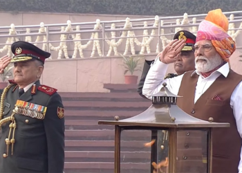 ಯುದ್ಧ ಸ್ಮಾರಕಕ್ಕೆ ತೆರಳಿ ಗೌರವ ಸಲ್ಲಿಸಿದ ಪ್ರಧಾನಿ!