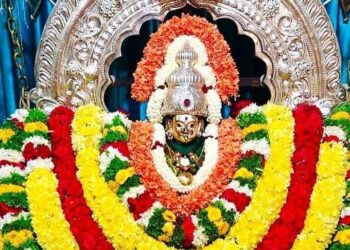 ಮಹಾ ಲಕ್ಷ್ಮೀಯ ಬಲಿಷ್ಠ ದಿವ್ಯ ಮೂಲ ಮಂತ್ರದಿಂದ ನಿಮ್ಮ ಮನೆಯಲ್ಲಿ ಅದೃಷ್ಟ ಧನ ಧಾನ್ಯ ಸಮೃದ್ಧಿಯ ಲಕ್ಷ್ಮೀ ಪ್ರಾಪ್ತಿ…!!!