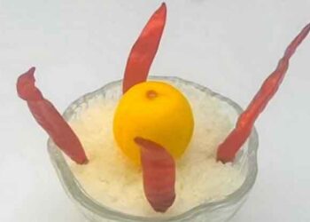 ಇದನ್ನು ನಿಯಮಿತವಾಗಿ ವಾರಕ್ಕೊಮ್ಮೆ ಮಾಡಿದರೆ ಸಾಕು, ಮನೆಯಲ್ಲಿರಬಹುದಾದ ಎಲ್ಲಾ ಕೆಟ್ಟ ಕಣ್ಣಿನ ದೃಷ್ಟಿಗಳು ದೂರಾಗುತ್ತದೆ