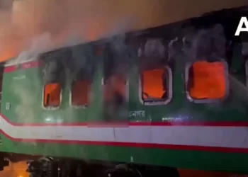 ಹೊತ್ತಿ ಉರಿದ ರೈಲು; ಐವರು ಸಜೀವ ದಹನ!