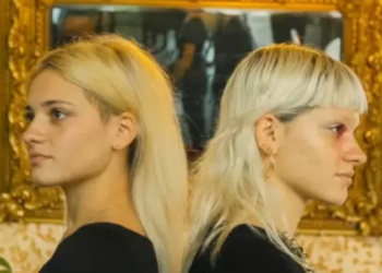 ಬರೋಬ್ಬರಿ 19 ವರ್ಷಗಳ ನಂತರ ಒಂದಾದ ಅವಳಿ ಸಹೋದರಿಯರು!