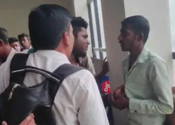 ವಿದ್ಯಾರ್ಥಿನಿ ಚುಡಾಯಿಸಿದವನಿಗೆ ಬಿತ್ತು ಗೂಸಾ!