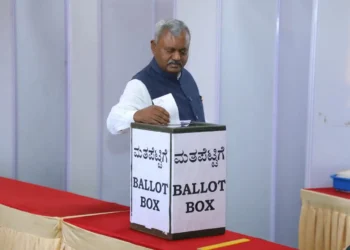 ಇವರು ಪಕ್ಷಕ್ಕೆ ರಾಜೀನಾಮೆ ಕೊಟ್ಟು ಮತ ಹಾಕಬಹುದಿತ್ತು