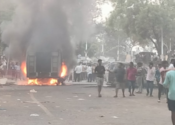 ಮೆಣಸಿನಕಾಯಿ ದರ ಇಳಿಕೆ; ವಾಹನಗಳಿಗೆ ಬೆಂಕಿ