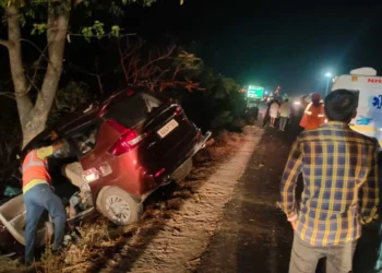 ಮರಕ್ಕೆ ಗುದ್ದಿದ ಕಾರು; ಐವರು ಬಲಿ
