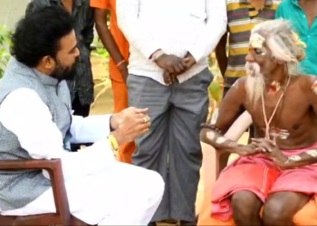 ನಾಗಾಸಾಧು ಭೇಟಿ ನಂತರ ಚುನಾವಣೆ ಪ್ರಚಾರ ಆರಂಭಿಸಿದ ಶ್ರೀರಾಮುಲು