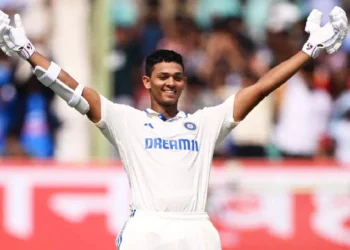 ಅರ್ಧ ಶತಕ ಪೂರೈಸಿ ಯಶಸ್ವಿ ದಾಖಲೆ ಬರೆದ ಜೈಸ್ವಾಲ್!