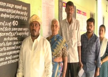 ಬೆಳ್ಳಂಬೆಳಿಗ್ಗೆ ಮತಗಟ್ಟೆಗೆ ಆಗಮಿಸಿ ಹಕ್ಕು ಚಲಾಯಿಸಿದ ವರ