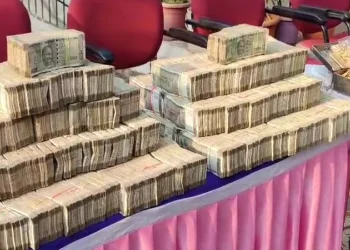 ಭರ್ಜರಿ ಬೇಟೆ; 5.6 ಕೋಟಿ ನಗದು, ಚಿನ್ನಾಭರಣ ವಶಕ್ಕೆ