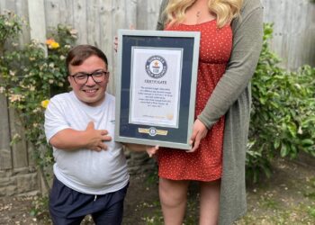 3 ಅಡಿ ಎತ್ತರದ ಪತಿಗೆ 5 ಅಡಿ ಎತ್ತರದ ಪತ್ನಿ!