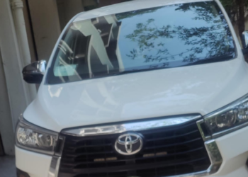 ಕಾಂಗ್ರೆಸ್ ಮುಖಂಡರಿಗೆ ಸೇರಿದ್ದ ಕಾರಿನಲ್ಲಿ 2 ಕೋಟಿ ರೂ.